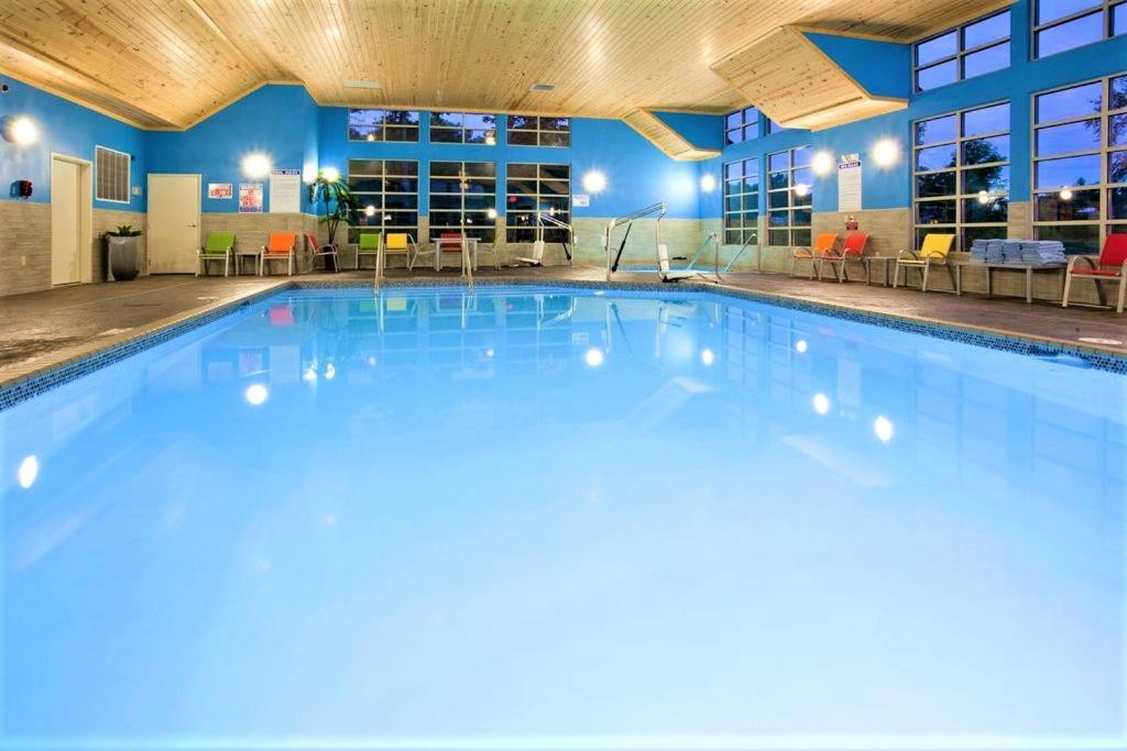 Amerivu Inn And Suites - Chisago City Экстерьер фото