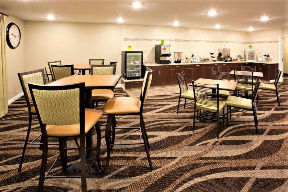 Amerivu Inn And Suites - Chisago City Экстерьер фото