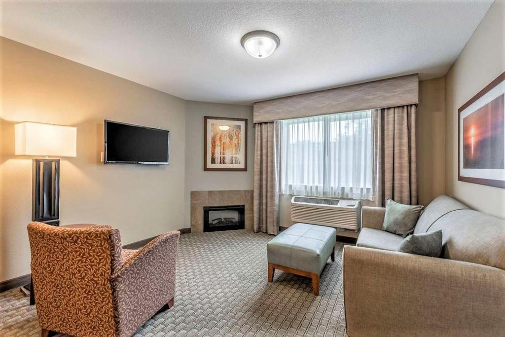 Amerivu Inn And Suites - Chisago City Экстерьер фото