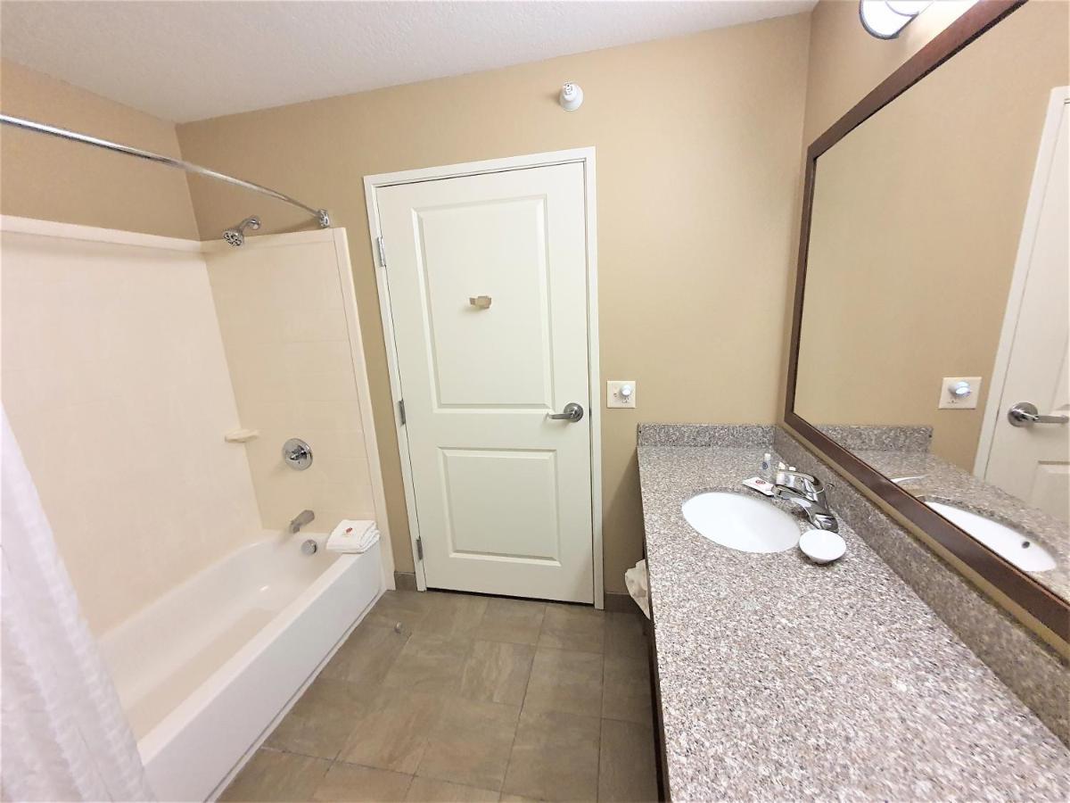 Amerivu Inn And Suites - Chisago City Экстерьер фото