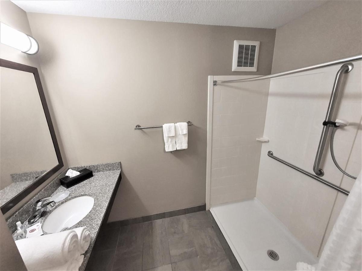 Amerivu Inn And Suites - Chisago City Экстерьер фото
