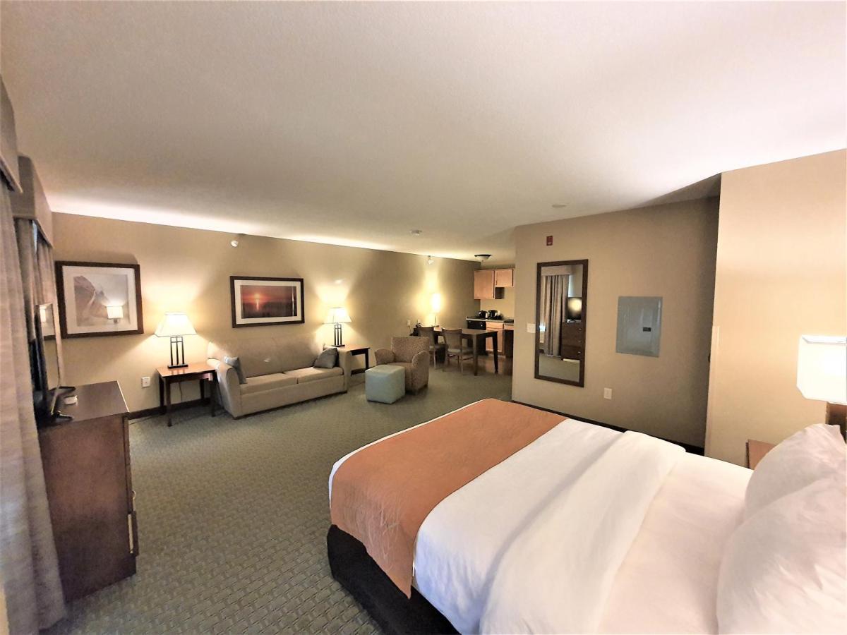Amerivu Inn And Suites - Chisago City Экстерьер фото