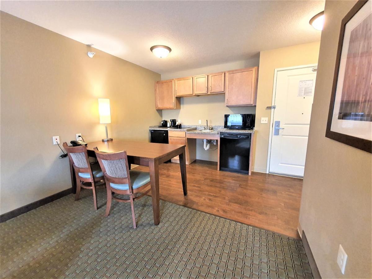 Amerivu Inn And Suites - Chisago City Экстерьер фото