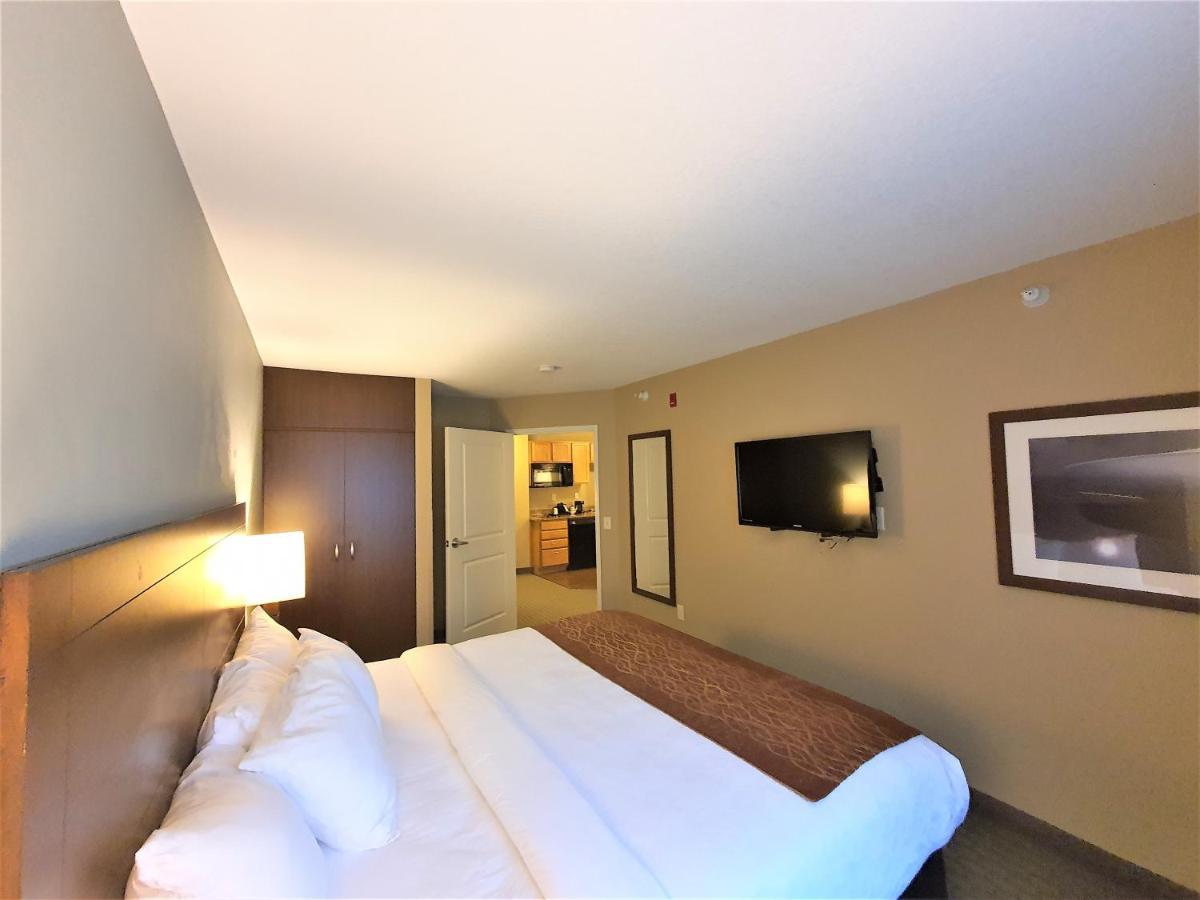 Amerivu Inn And Suites - Chisago City Экстерьер фото